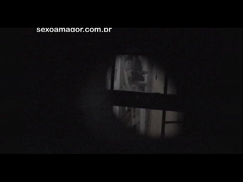 ❤️ Blondie dirakam video secara rahsia oleh intip kawasan kejiranan yang tersembunyi di sebalik batu bata kosong Lucah dubur pada kami ☑